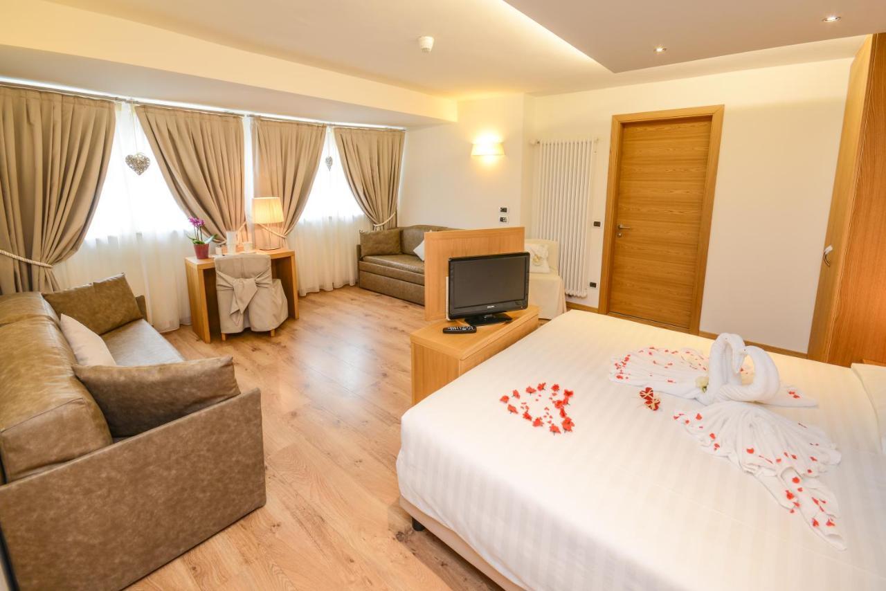 Hotel Corona Pinzolo Eksteriør billede