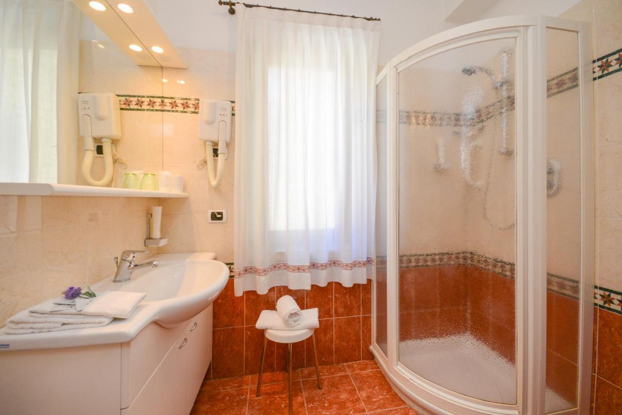 Hotel Corona Pinzolo Eksteriør billede