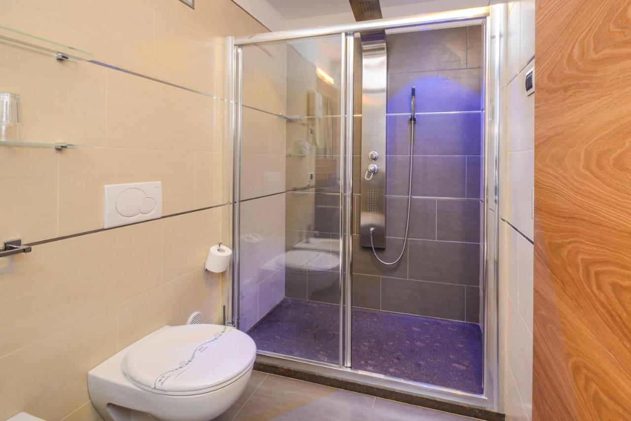 Hotel Corona Pinzolo Eksteriør billede