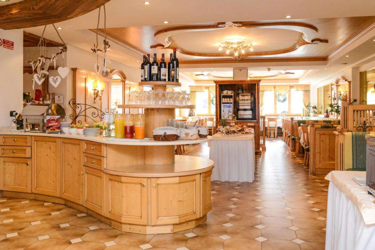 Hotel Corona Pinzolo Eksteriør billede