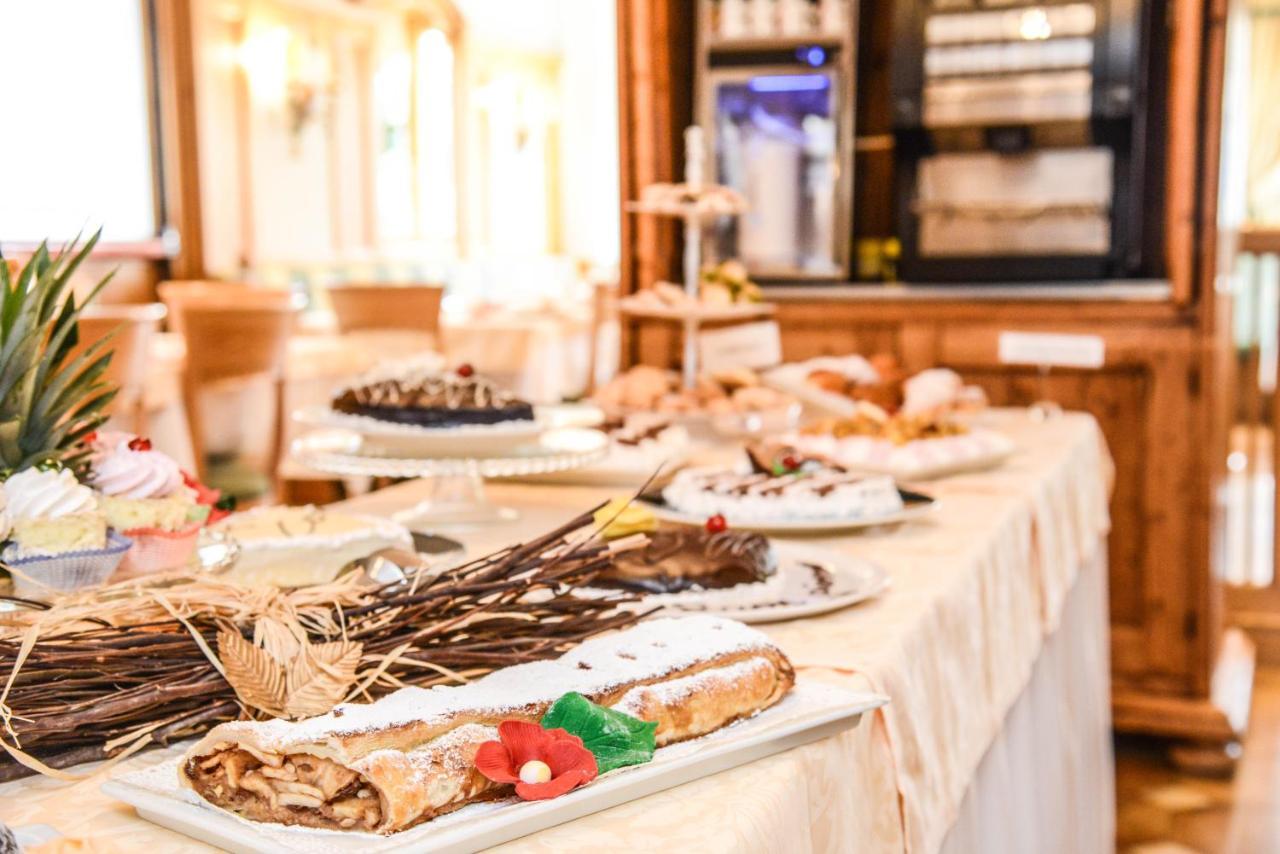 Hotel Corona Pinzolo Eksteriør billede