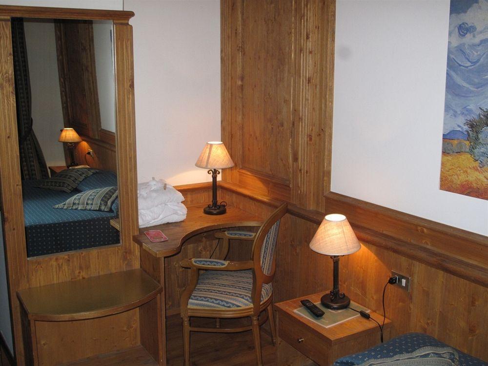 Hotel Corona Pinzolo Eksteriør billede