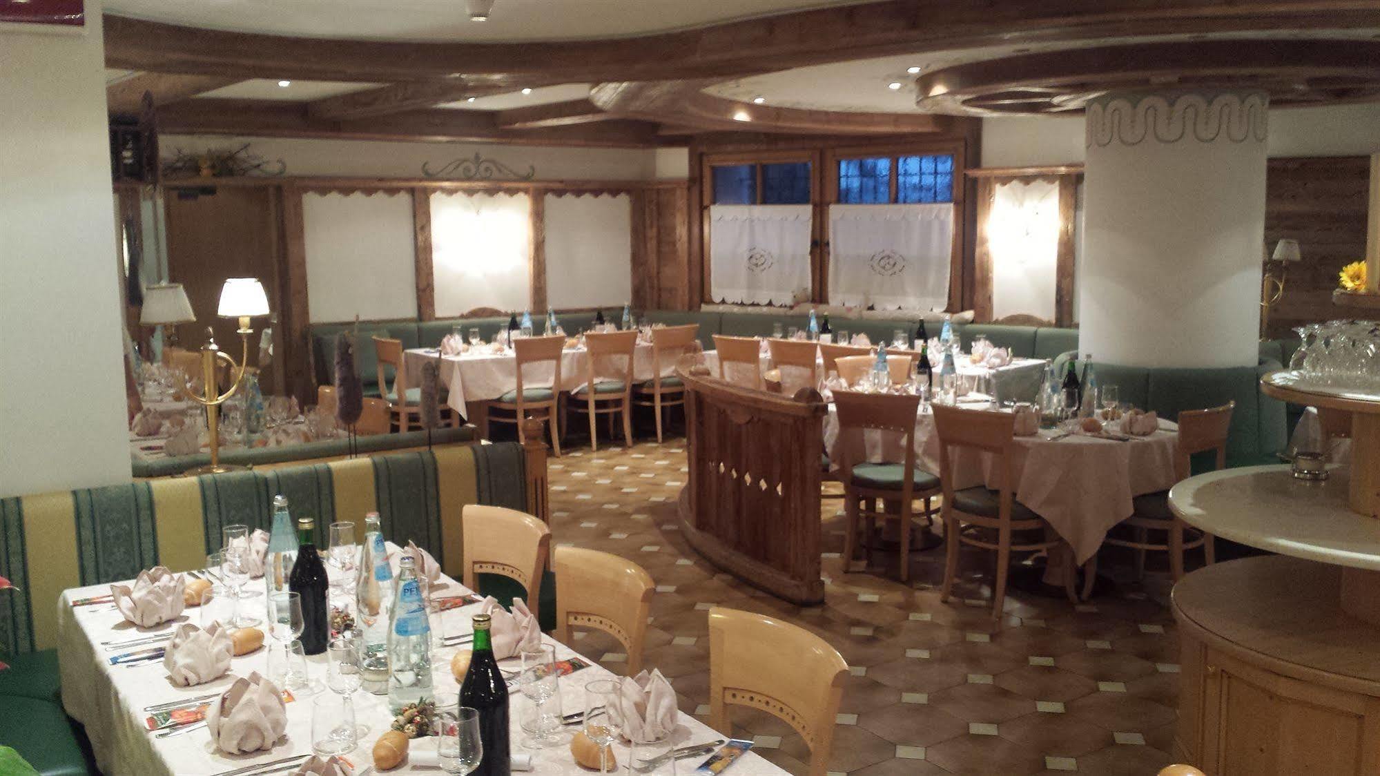 Hotel Corona Pinzolo Eksteriør billede